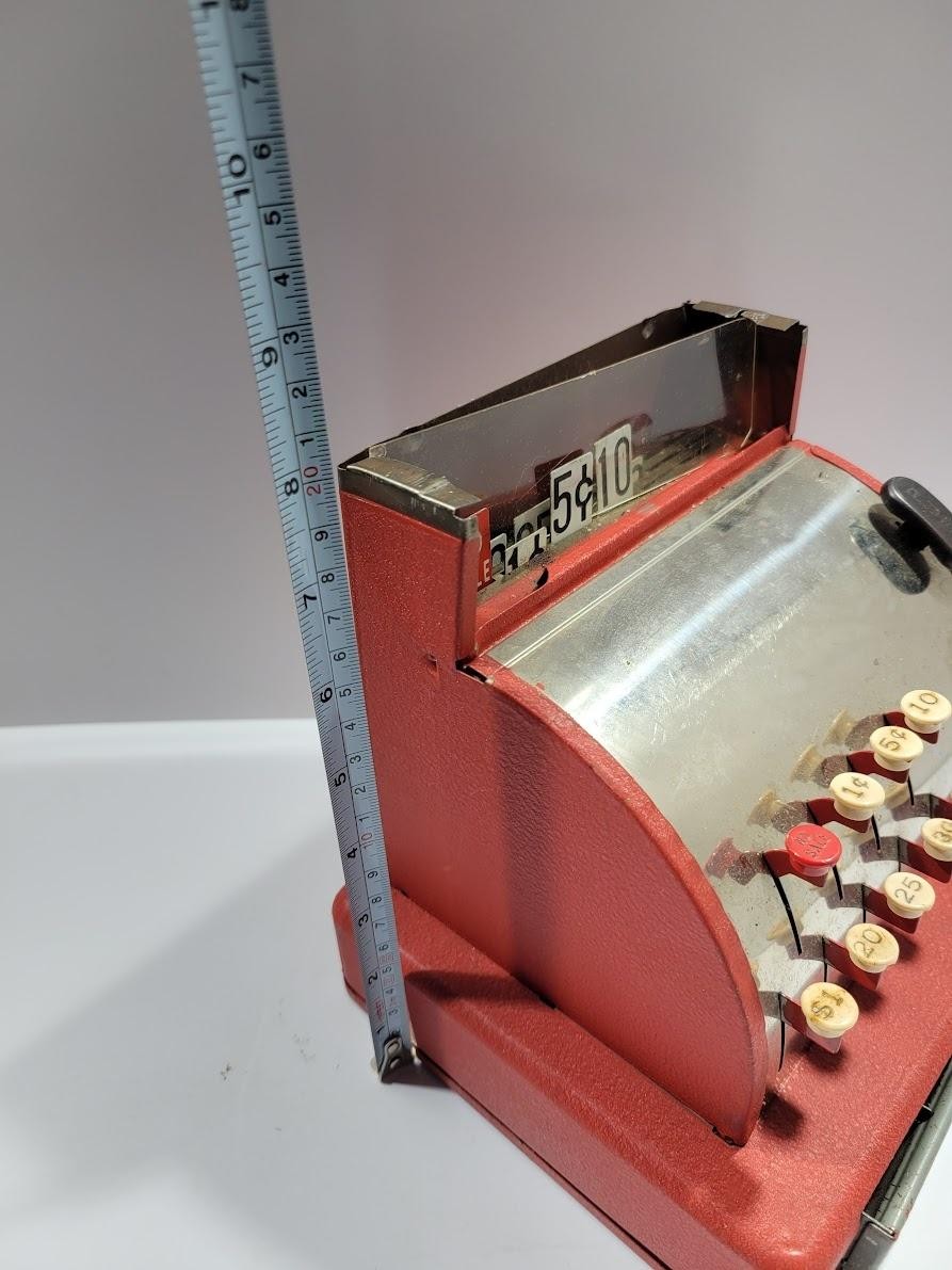 как выглядит Vintage Western Stamping Co Tom Thumb Cash Register Toy Red Tin Made In USA фото
