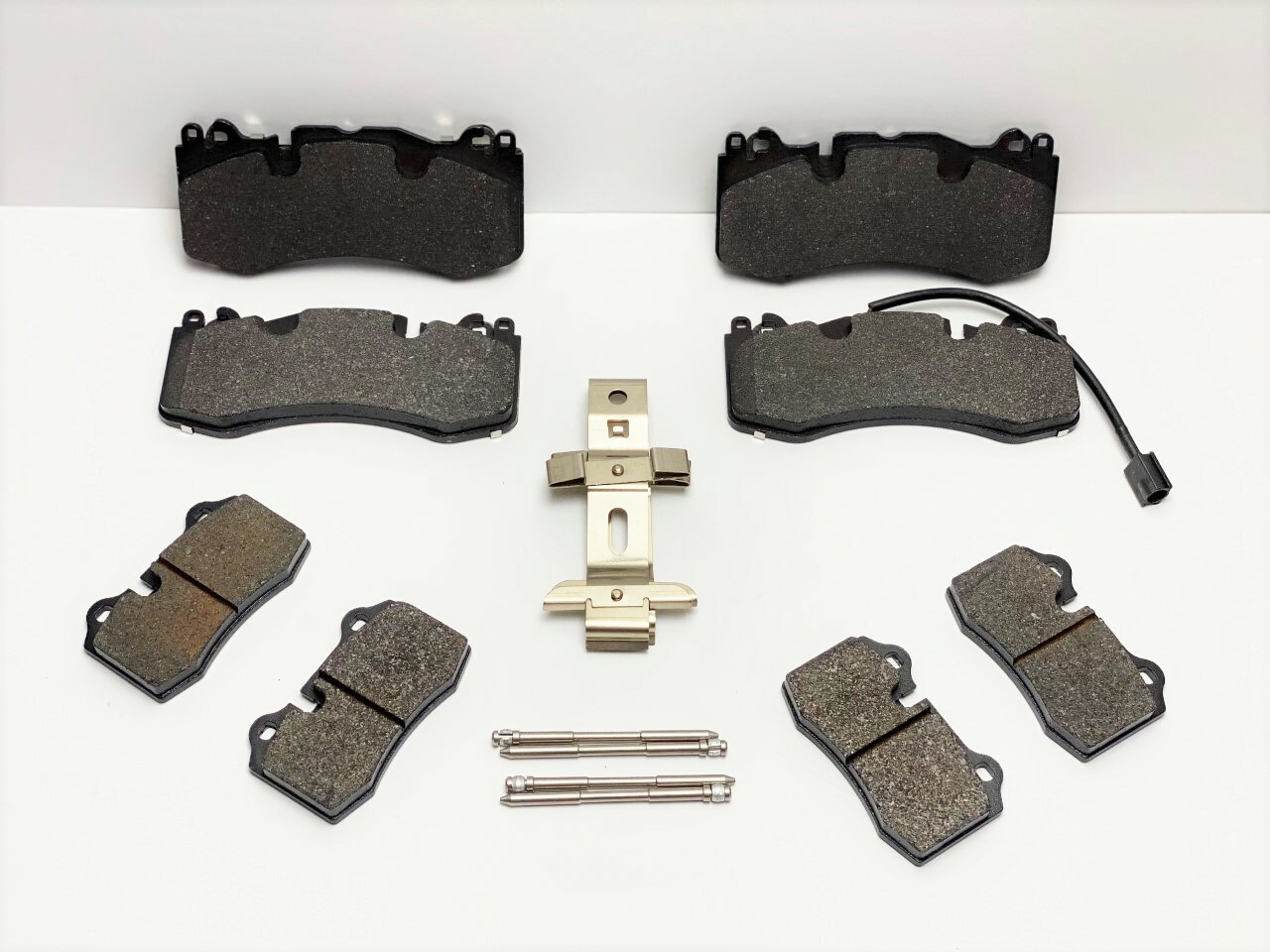 🚚Maserati Quattroporte Gts Front & Rear Brake Pads Set - Aftermarket