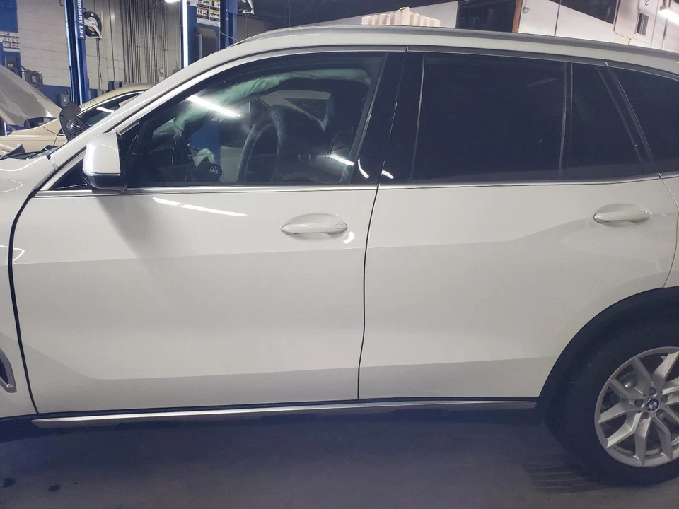 19 20 21 BMW X5 Right Front Door Window Glass ID# 51337430938 - Image 4 of 4