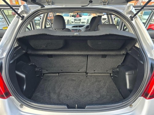 2015 Toyota Yaris 1.33 Dual VVT-i Icon Euro 5 5dr Euro 5 - Picture 16 of 24