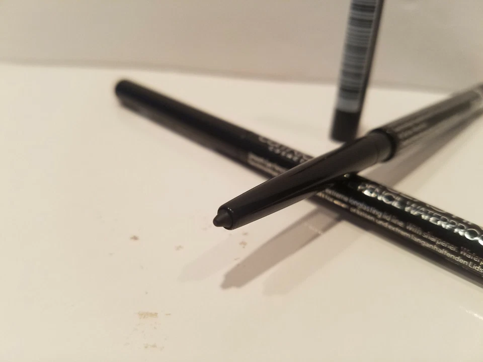 Catrice ~ Lote de 2 ~ Lápiz de ojos de larga duración WP ~ #010 ~ Nuevo Kids on the Black  Foto 2 de 2