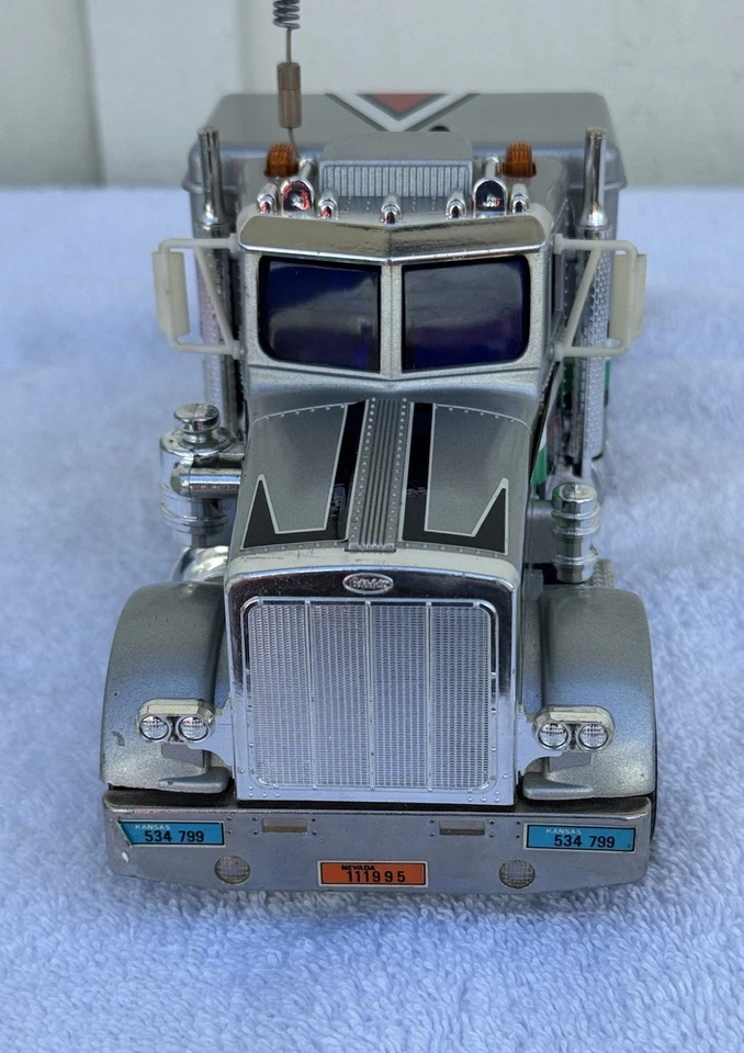 Radio Elecon Vintage RC Peterbilt Truck With Box - Works & Near Mint Condition - Image 4 of 4