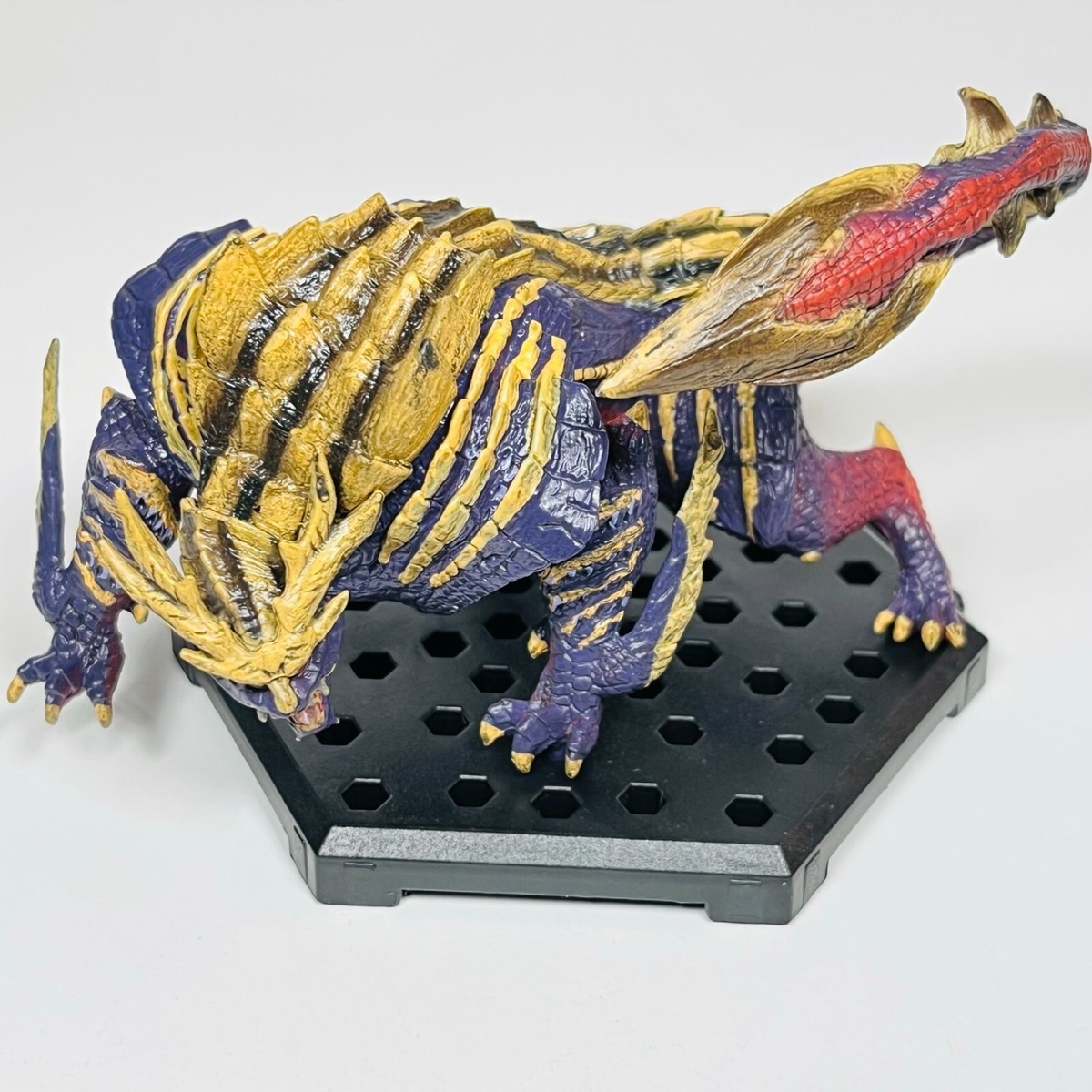 CAPCOM モンスターハンター MAGNAMALO Monster Hunter Rise figure Magnamalo Monster Hunter Figure