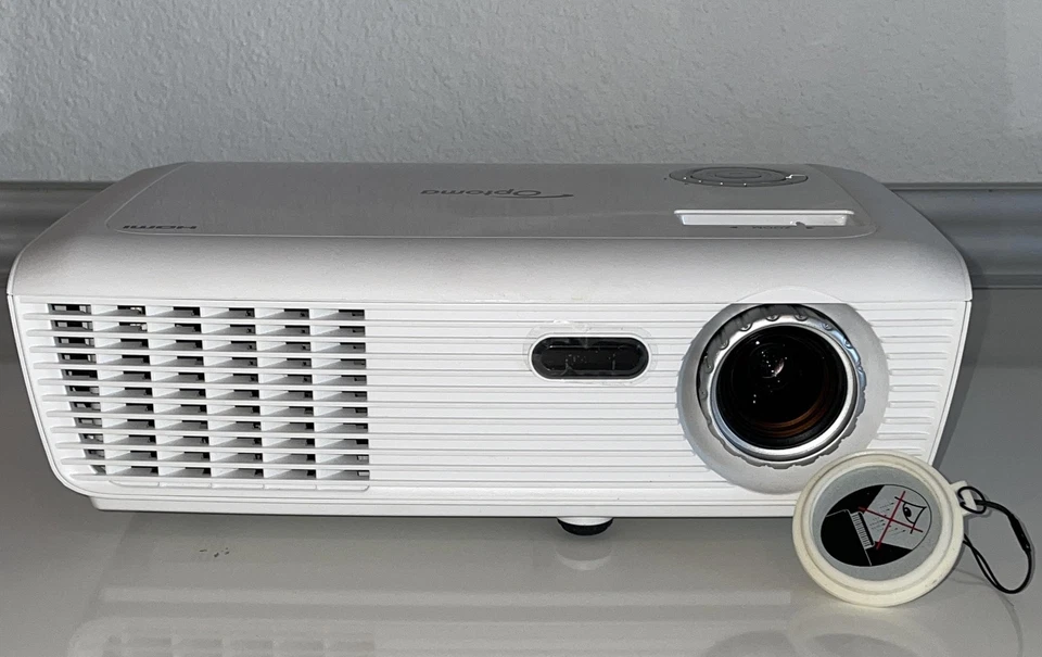 Optoma MT300 MovieTime DLP Projector 2400 Lumens 720p HDMI Remote Cables White - Image 2 of 4