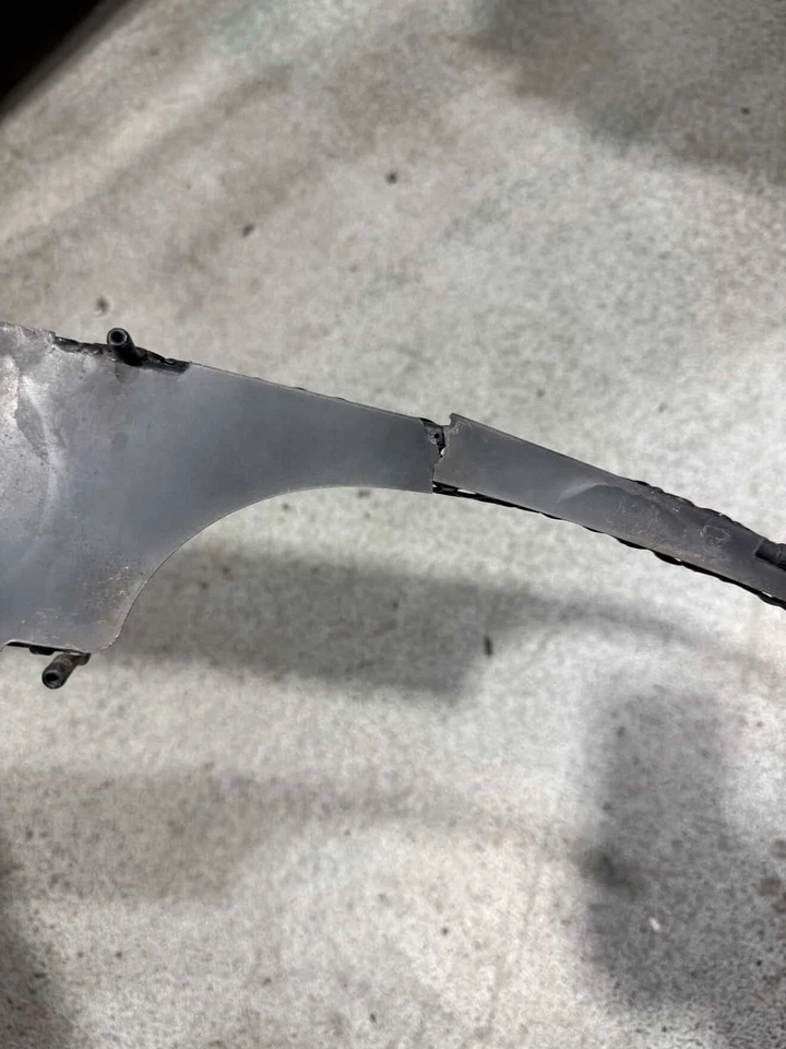 MERCEDES-BENZ SL R230 Rear Bumper Center Grille A2308851853 NEW 230-885-18-53 - Image 2 of 4