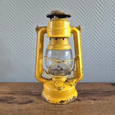 Ancienne lampe lanterne à pétrole à pétrole Meva 863 jaune tchécoslovaquie - Photo 1/4