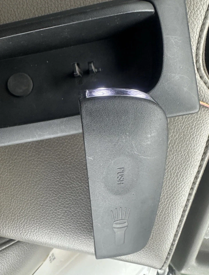 Lámpara linterna OEM MOPAR 2012-2019 Dodge RAM CHRYSLER Jeep 5LB81DX9AB Foto 2 de 4