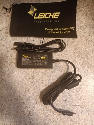 LEICKE Netzteil 5V 6A 30W (NT30541) AC Adapter mit Tasche   Wie neu