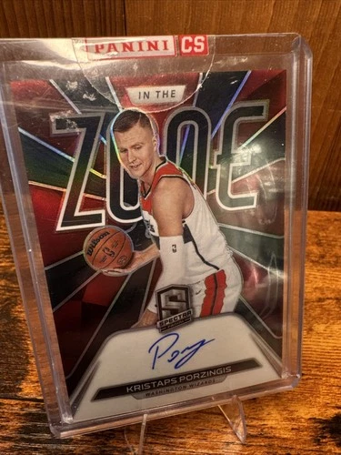 2021-22 Panini Spectra In The Zone On Card Autograph Kristaps Porzingis /99
