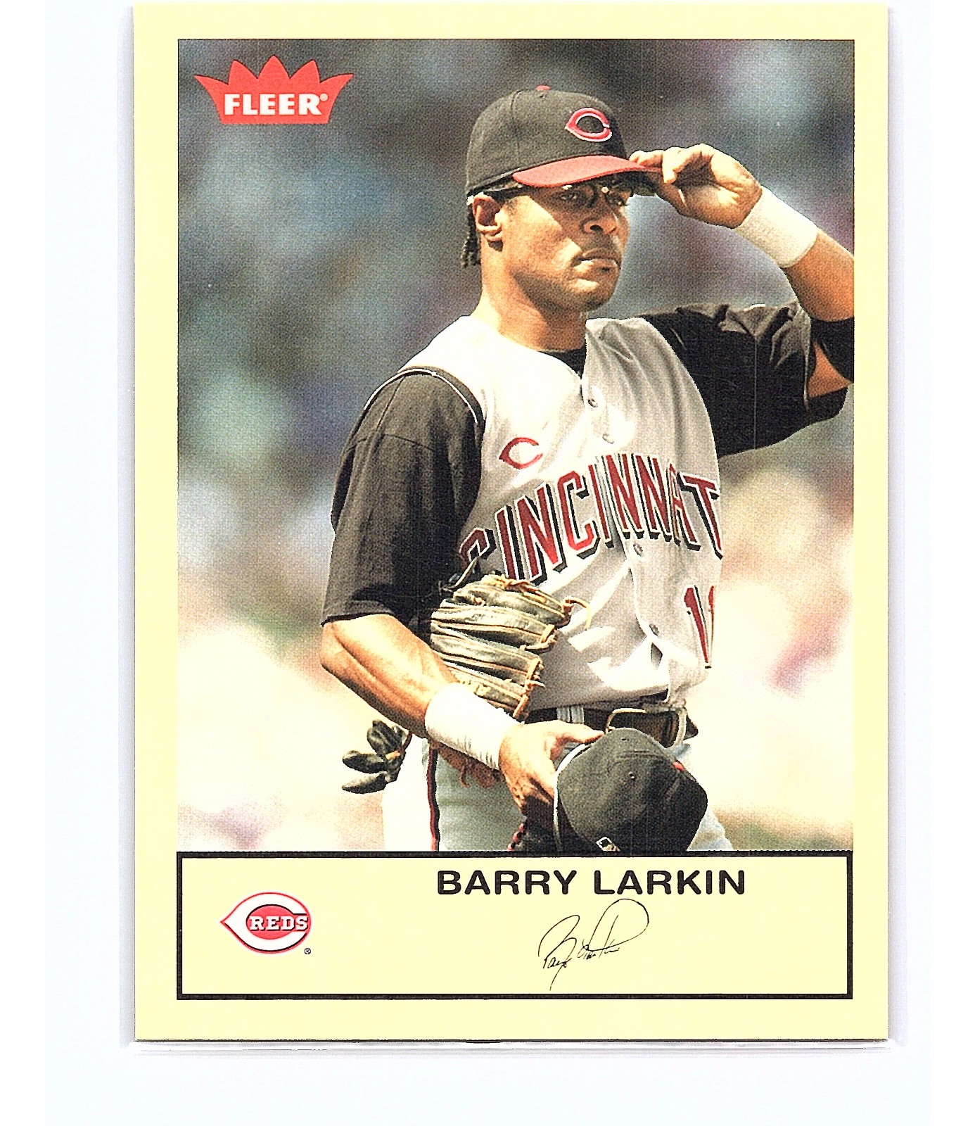 Barry Larkin #69 Baseball Cards 2005 Fleer Tradition trading card — raw and PSA graded price guide