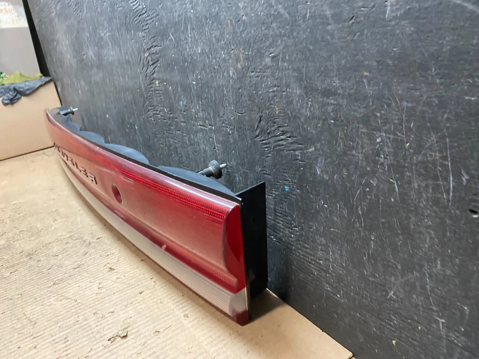 Luz trasera central maletero Chrysler Concorde 1993 a 1997 J7315 GD fabricante original Foto 2 de 4