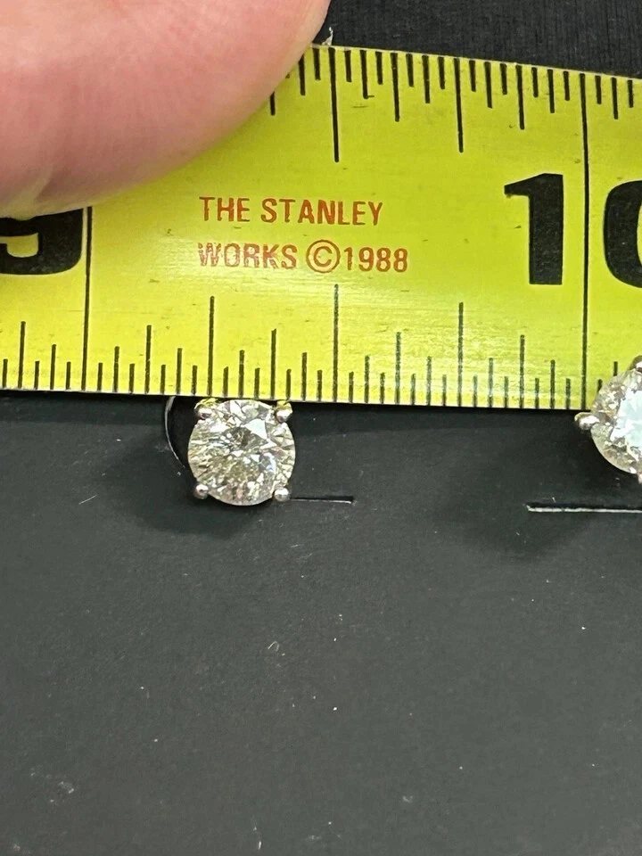 $11000 Par de aretes de diamantes naturales de oro blanco de 14K 1,30 CTW atornillados Foto 3 de 4