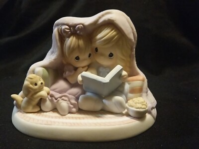 PRECIOUS MOMENTS Nestled In Christmas Bliss Figurine 2019  NEW