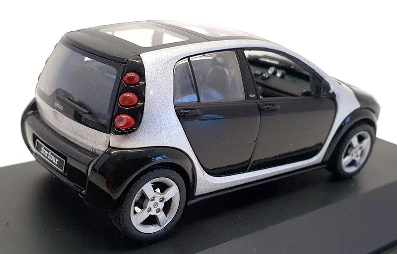 Coche modelo Schuco escala 1/43 0021091 - Smart Forfour 2004 - negro azabache Foto 2 de 4