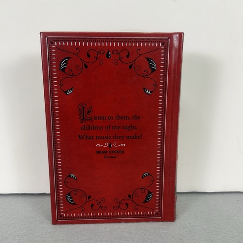 Dracula By Bram Stoker (2011 Barnes & Noble Hardcover Edition) - Picture 3 of 14