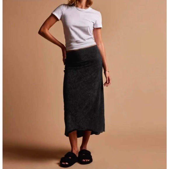 James Perse NWT Black Velvet Straight Skirt Sz 2, Medium