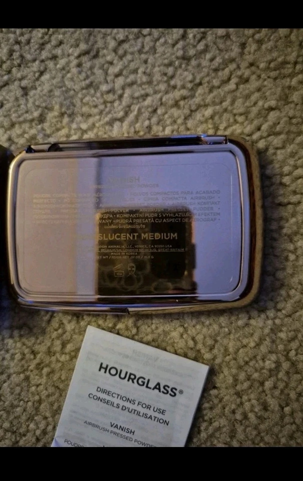 AERÓGRAFO HOURGLASS VANISH POLVO PRENSADO TRANSLÚCIDO MEDIO Foto 4 de 4