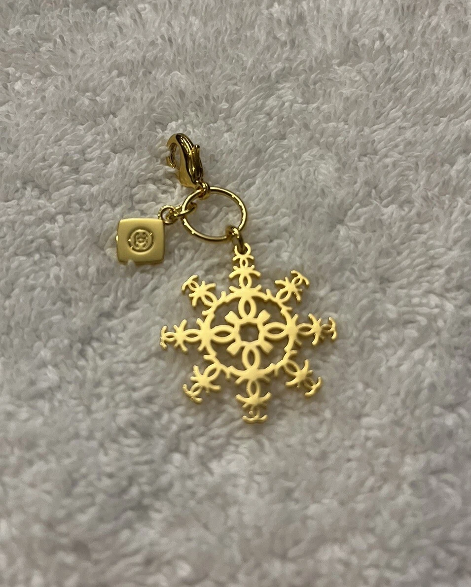 Charm CHANEL Holiday 2024 VIP Fiocco di Neve Oro con Logo Doppia C NUOVO! Charm Chiusura