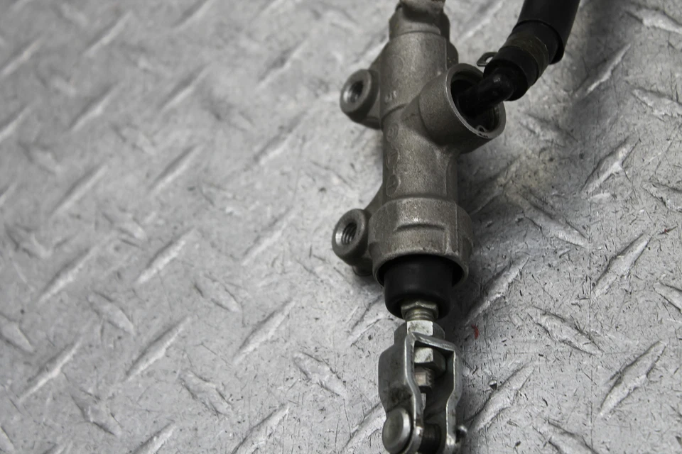 Kawasaki Ninja 650R Ex650A 2006 freno trasero cilindro maestro con depósito Foto 3 de 4