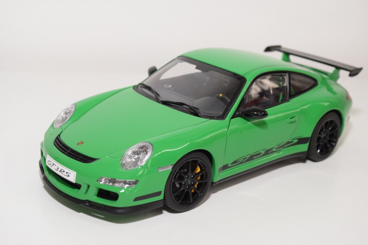 B13 1:18 AUTOART AUTO ART PORSCHE 911 GT3 RS 4.0 GREEN NMINT