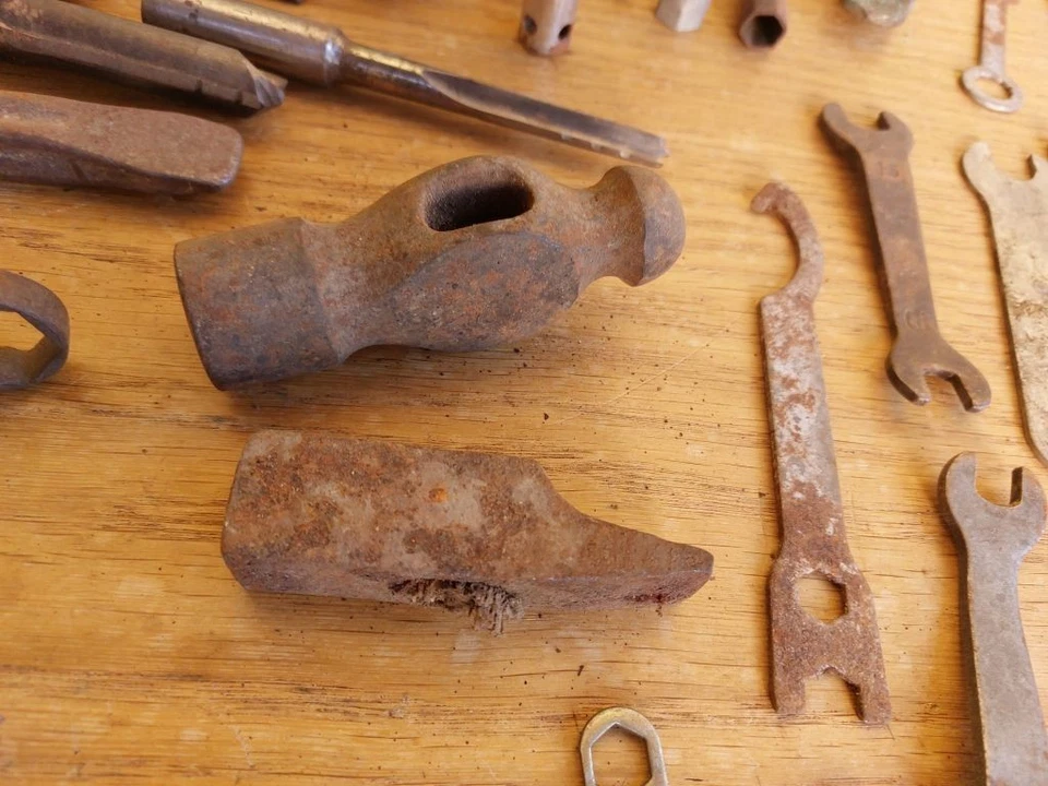 LOTTO NUMEROSI ATTREZZI IN METALLO CHIAVE INGLESE BULLONE LIMA MARTELLO SEGA - Immagine 3 di 4