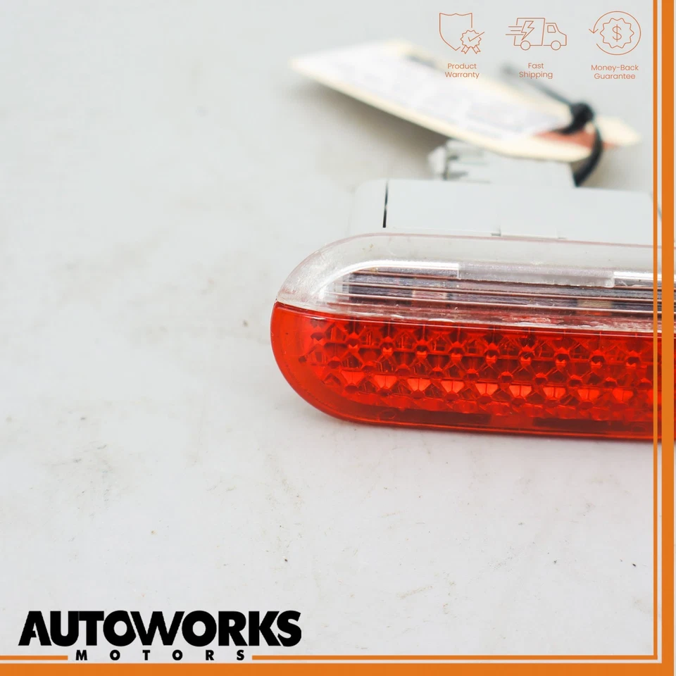 04-09 Jaguar XJ8 VDP X350 Puerta trasera izquierda o derecha Luz de cortesía Lámpara OEM Foto 2 de 4