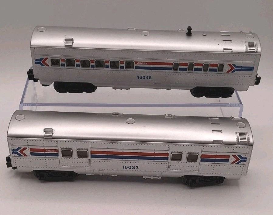 Lionel O Gauge Amtrak Baggage Car 6-16033 & Passenger Car 6-16048 Lighted 11" - Image 4 of 4