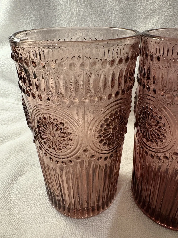 Vasos de vidrio en relieve The Pioneer Woman Adeline 16 onzas, juego de 3 amatistas Foto 4 de 4