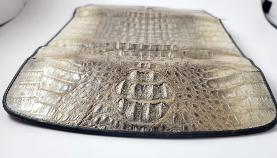 Cartera River de segunda mano de cuero genuino de piel de cocodrilo triple pliegue blanca y negra 8" Foto 4 de 4