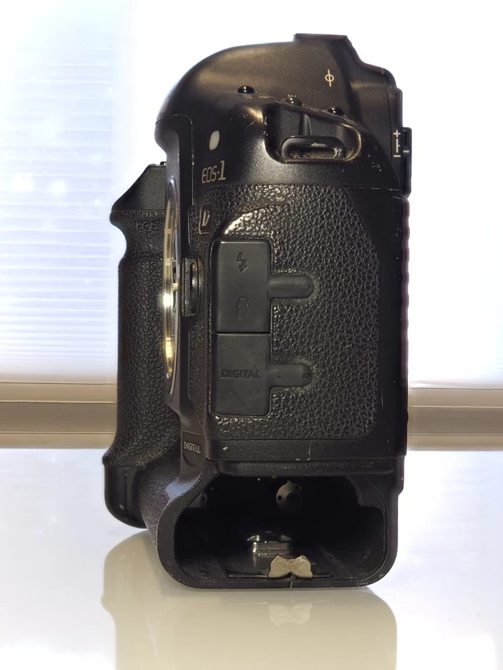 Canon 1D, 4.2 MP, CCD Sensor - Image 2 of 4
