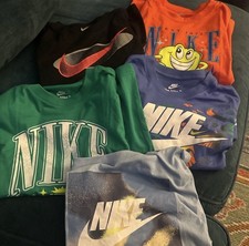 Lot Of 5 NWT boy s Nike Tees, 4 Short Sleeve, 1 Long Sleeve, 5-6Y giftable