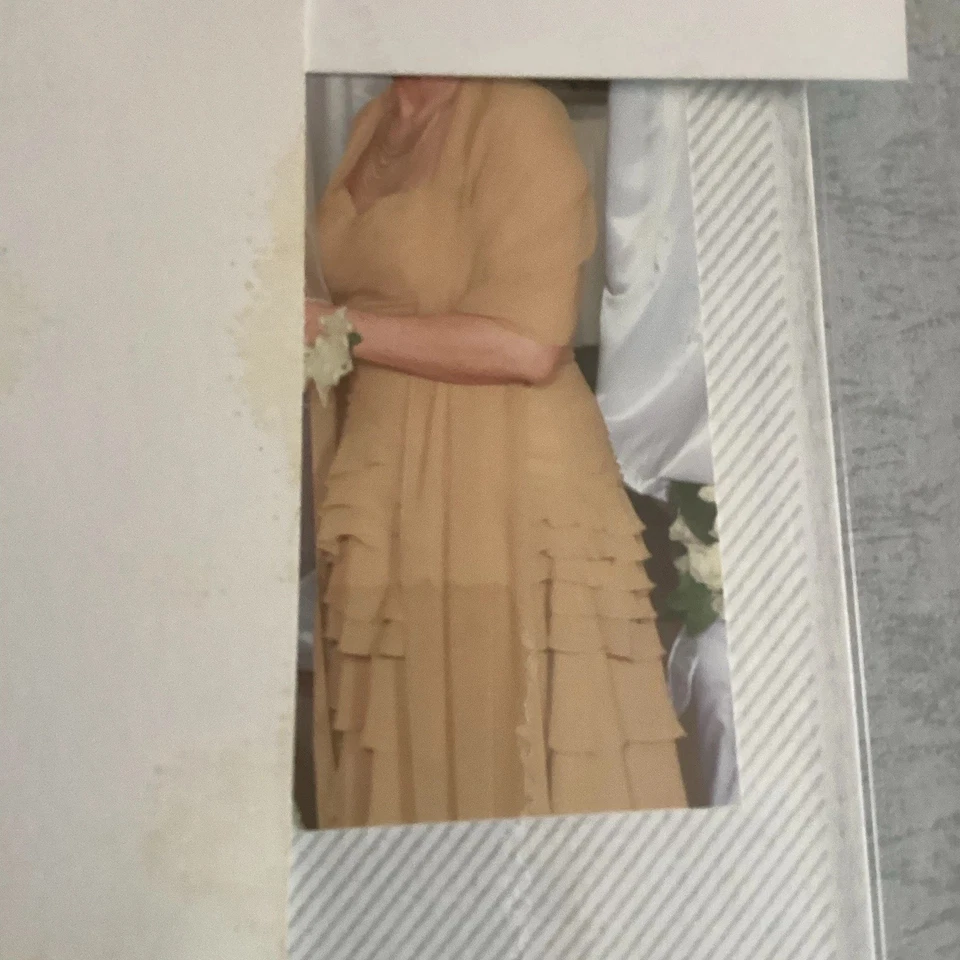 Beathifull Jovani Golden Open Shoulder Long Dress Size 14 For A Special occasio - Image 3 of 4