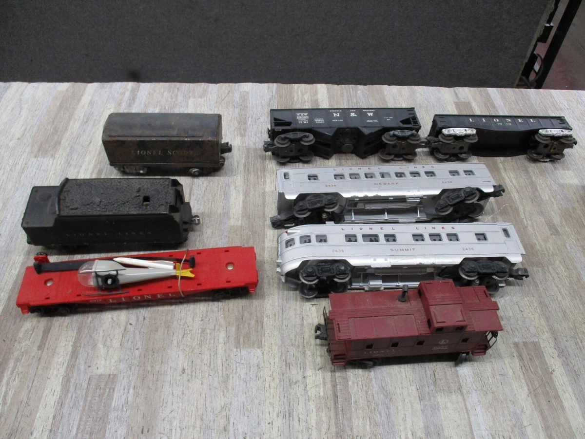 LOT OF 8 VINTAGE LIONEL TRAIN SET PIECES 2434 2436 6819 6357 6466