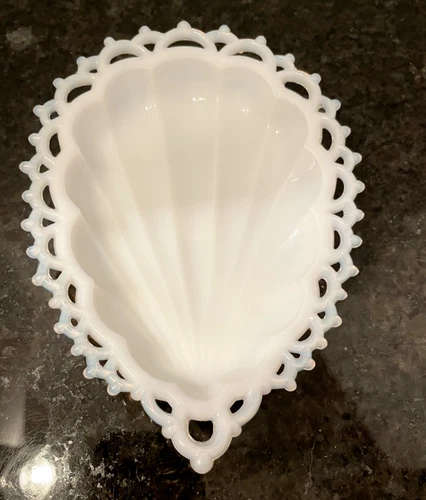 *Vintage* Vintage Westmoreland Shell Shaped Milk Glass Dish with Lace Edge