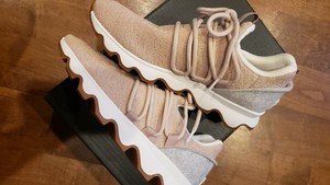 sorel kinetic sneaker natural tan