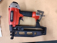 HUSKY HFN250A  Finish Nailer, 16GA, 3/4-Inch to 2-1/2-Inch WORKS GREAT