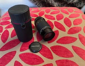 Pentax vintage camera zoom 1:4 75 - 150mm lens in hard case
