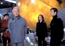 Spy Who Loved Me [Roger Moore/Barbara Bach] Unsigned 10x8 Photo 79940