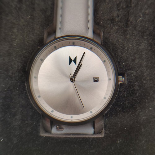MVMT Classic Mens Quartz Watch Extra Strap Set With Quick Release Never Worn - Picture 4 of 9