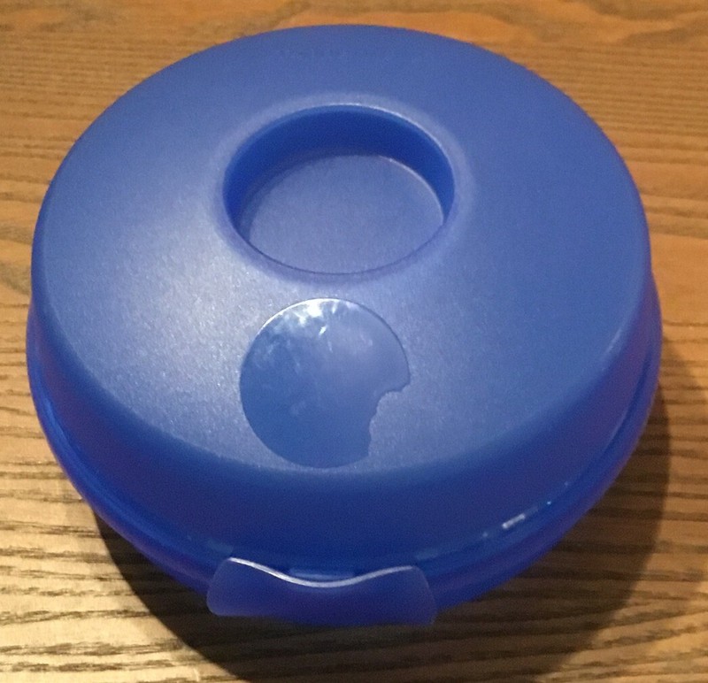 Tupperware Blue Bagel / Sandwich/Doughnut Holder /With Topping Holder  4440A-1