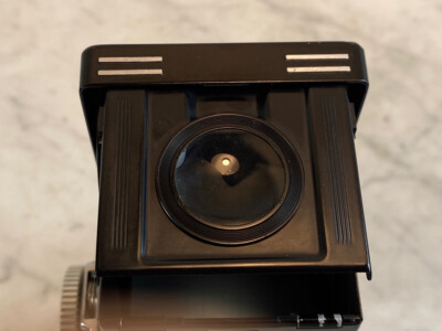 Rolleiflex T1 Gris Objectif Tessar 3,5/75 avec étui | La Valise Arlésienne