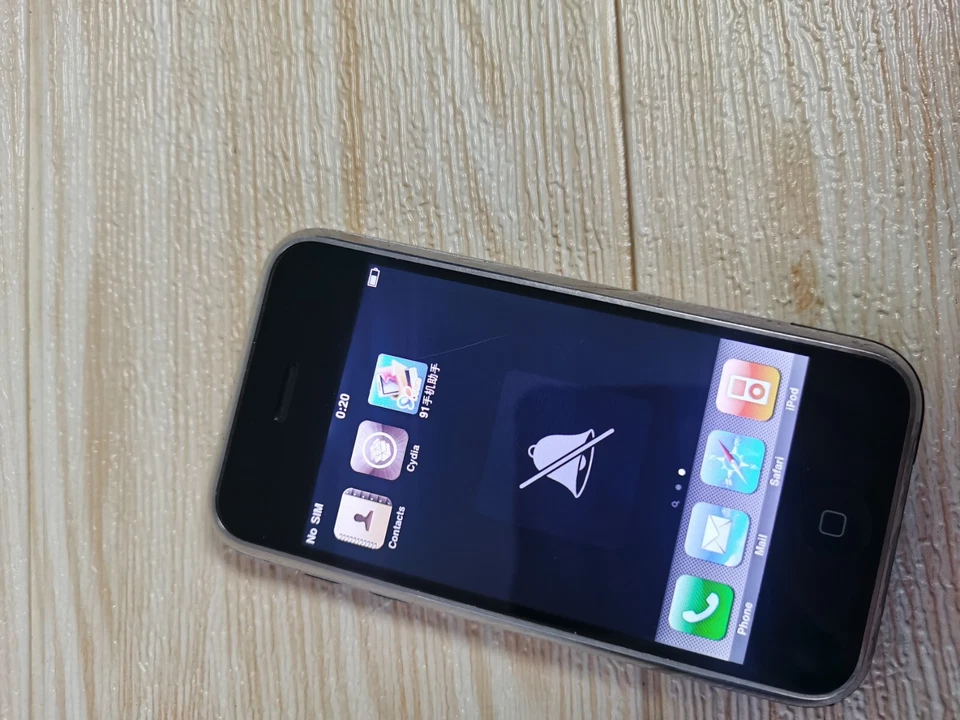 Apple iPhone 2G networks - 1st Generation 8GB black used working very well - Image 3 of 4