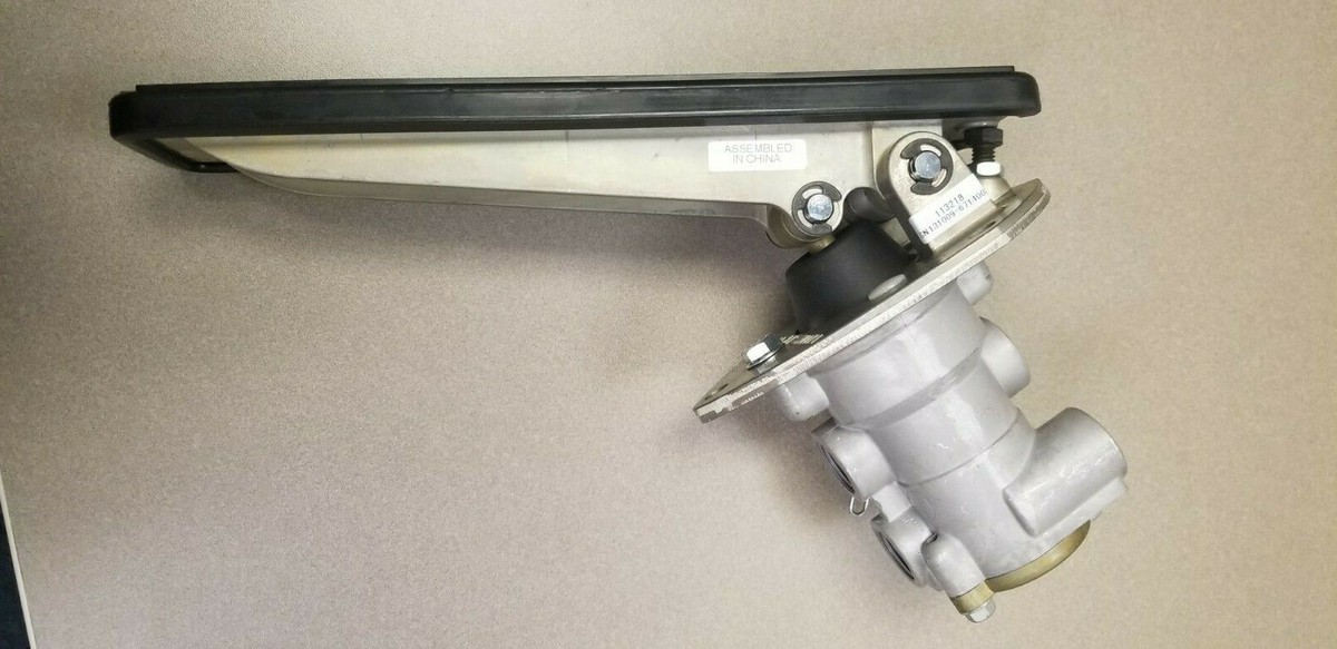 113218 / WM472A - TREADLE VALVE, WILLIAMS CONTROLS | eBay