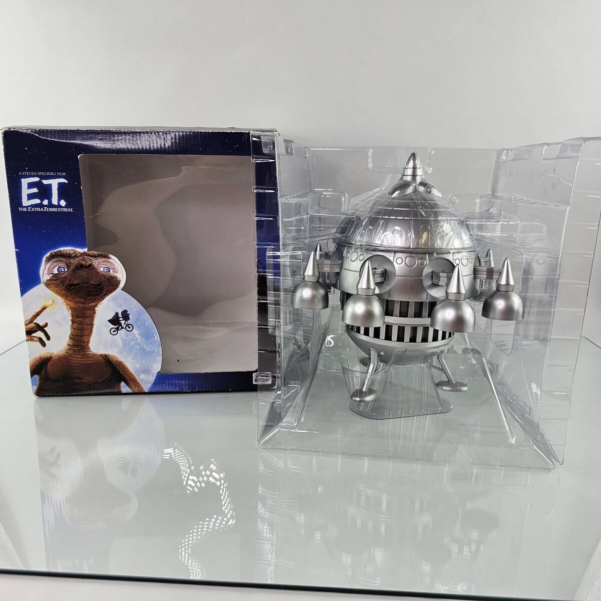 E.T. The Extra-Terrestrial SPACESHIP 10 E.T. The Extra-Terrestrial SPACESHIP 10