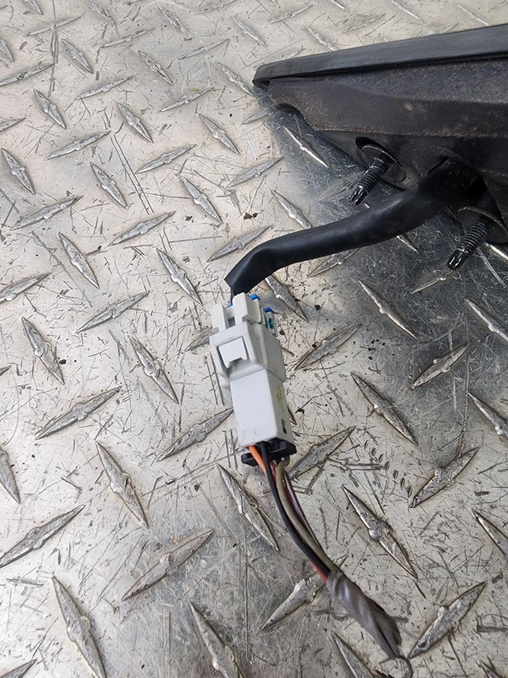 Espejo retrovisor derecho Chevrolet Monte Carlo SS 2000-2007 pasajero probado por fabricante original Foto 2 de 4