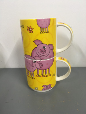 Maxwell & Williams stackable mugs set of 2 Colorful fun pigs Sunshine Yellow 3.5