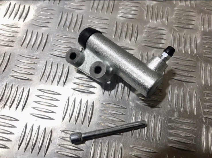 Genuine LDV Clutch Slave Cylinder Fits LDV Maxus 2.5L 2005-2009 - Image 4 of 4