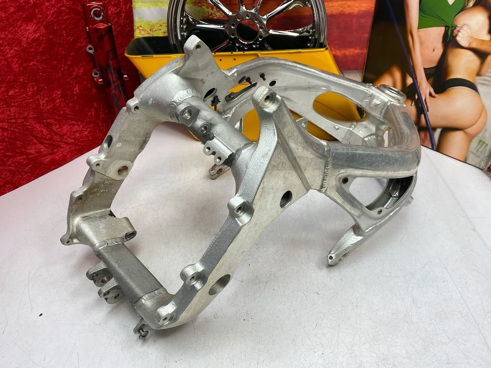 🔥99-02 Chasis cuadro principal Yamaha Yzf R6, se proporcionará factura de venta Foto 2 de 4