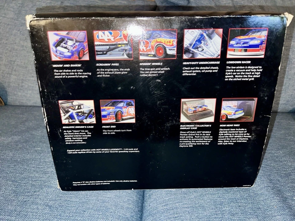 HOT WHEELS LEGENDS TO LIFE KYLE PETTY CAR 1997 PONTIAC GRAND PRIX + 1:24 Autogra - Image 3 of 4