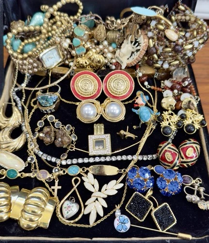 Vintage Estate Costume Jewelry Lot ! TRIFARI , NAPIER and more!